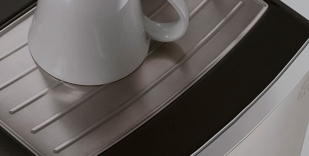 Кавоварка GAGGIA VIVA DELUXE BLACK чашка