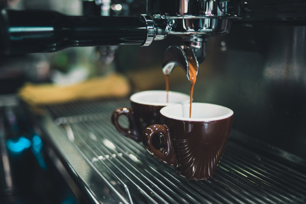 Чим відрізняється професійна кавова машина від домашньої кавоварки?