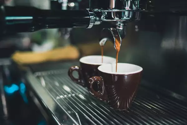 Чем отличается профессиональная кофемашина от домашней кофеварки?
