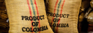 Джутові мішки з маркуванням «Product of Colombia» для зберігання колумбійської кави